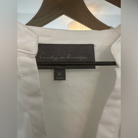 Anthropologie SUNDAY IN BROOKLYN Twist Front Blouse XS - Picture 3 of 5